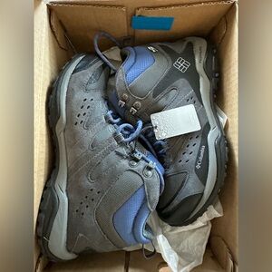 Columbia hiking boots size 7